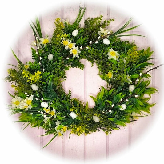 Wianek z żonkilami i baziami 30cm